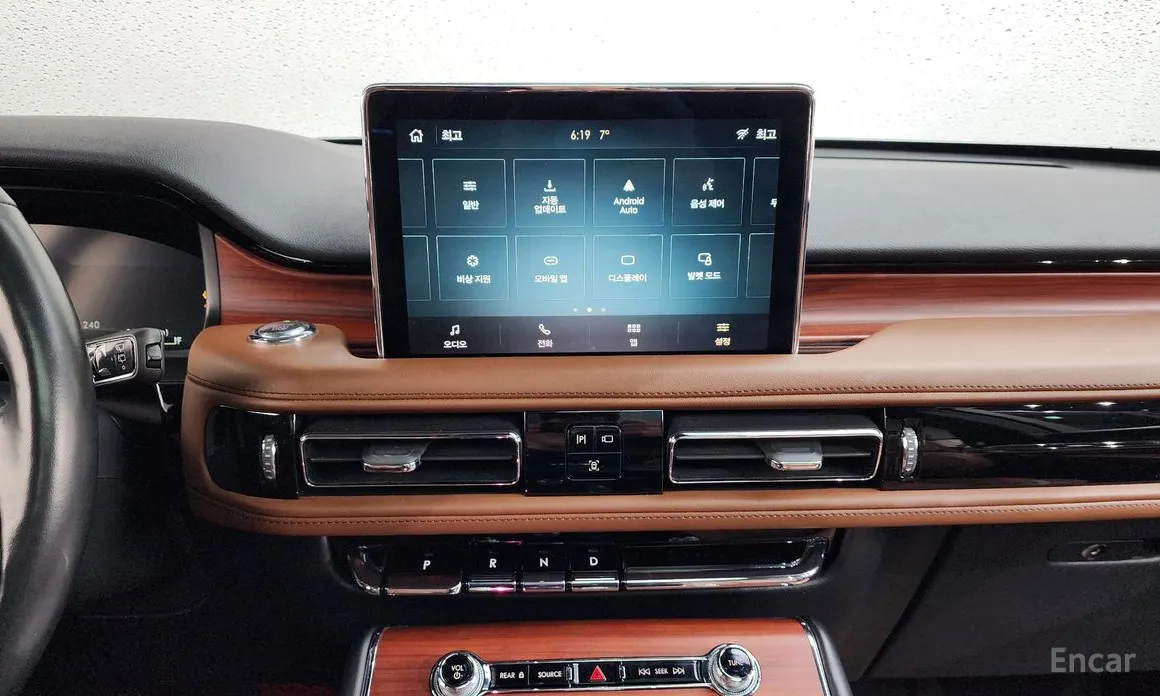 Фото 14 - Lincoln Aviator