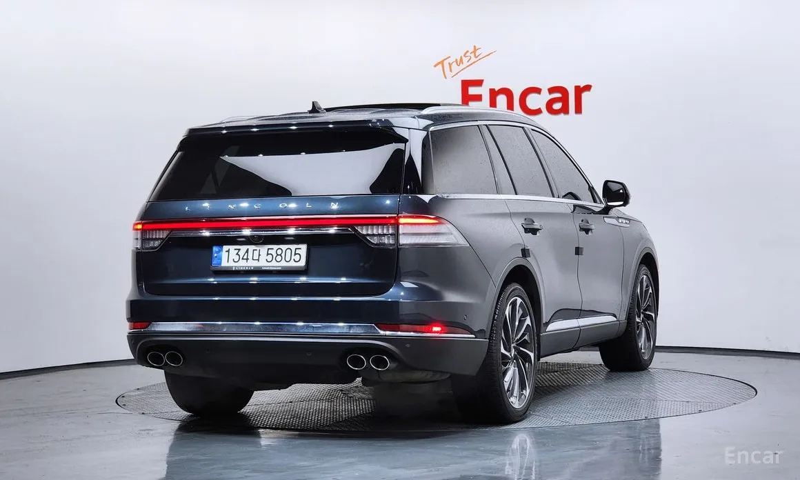 Фото 2 - Lincoln Aviator