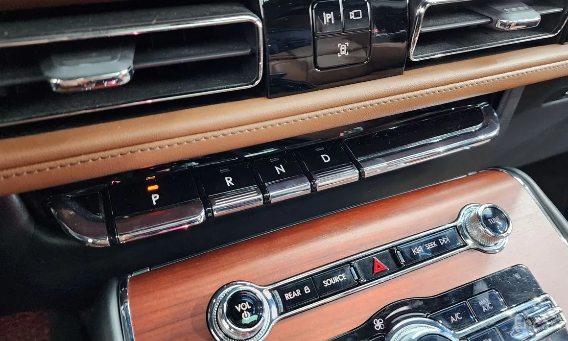 Фото 9 - Lincoln Aviator