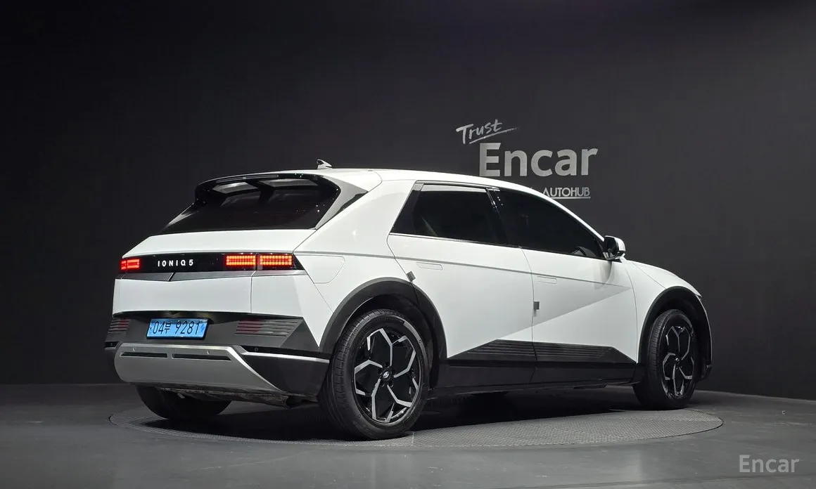 Photo 2 - Hyundai Ioniq 5