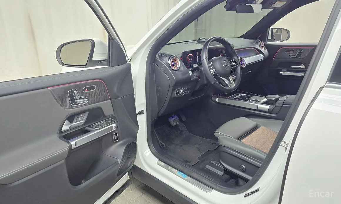 Фото 10 - Mercedes-Benz EQB