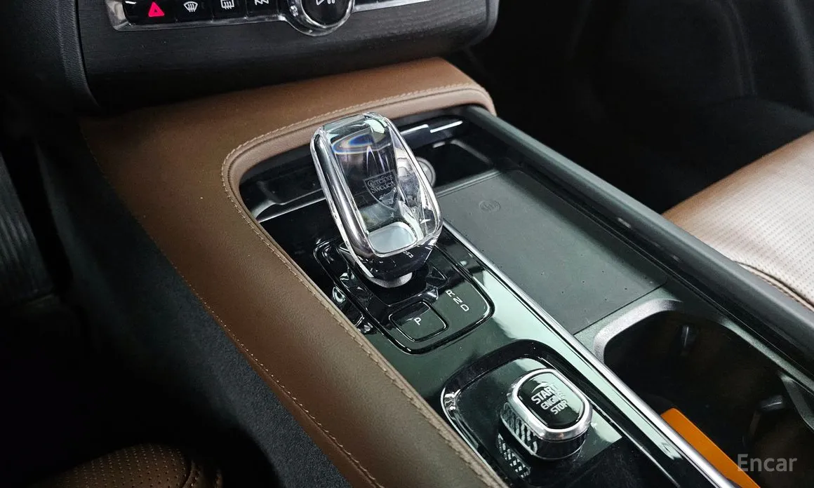 Фото 9 - Volvo XC90