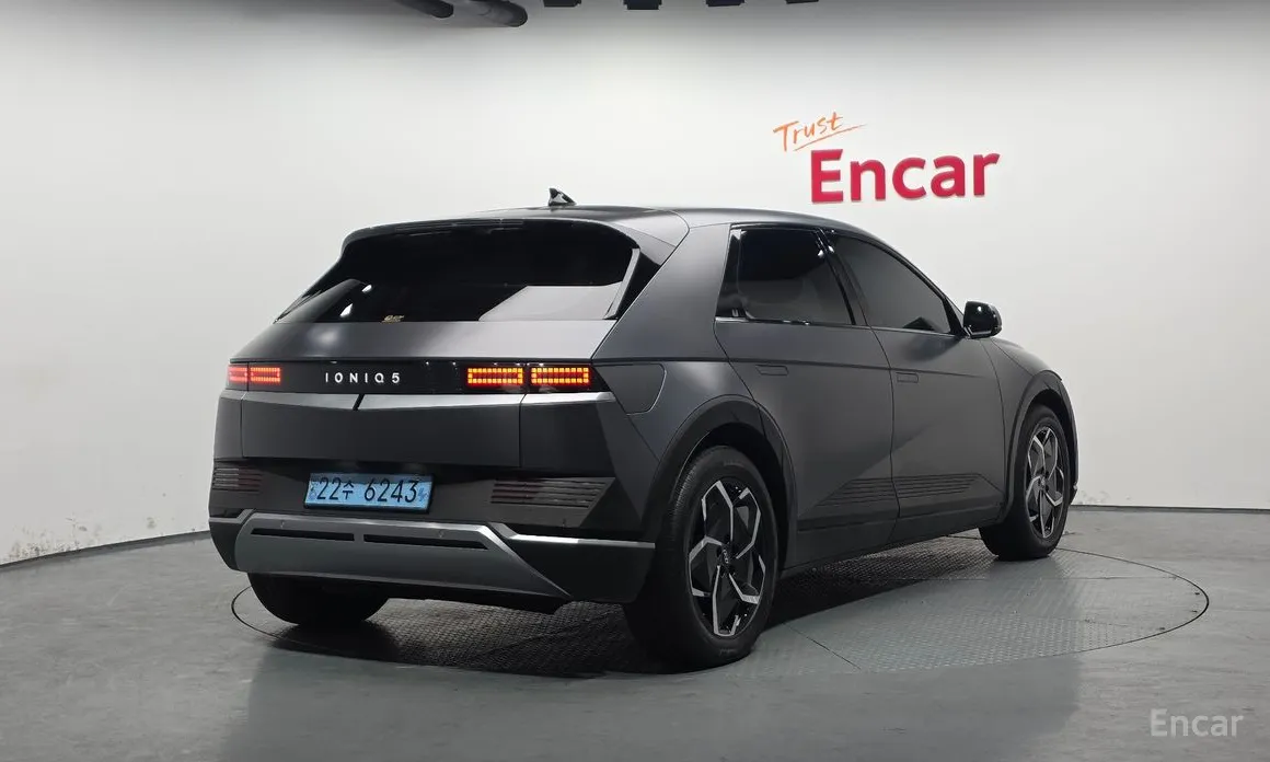 Photo 2 - Hyundai Ioniq 5