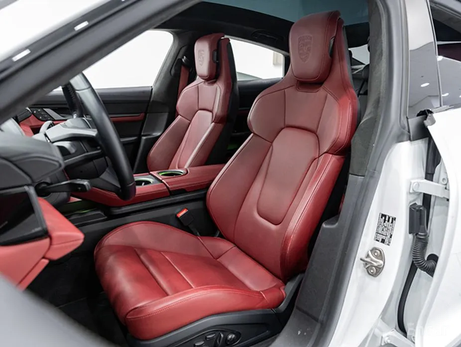 Фото 10 - Porsche Taycan