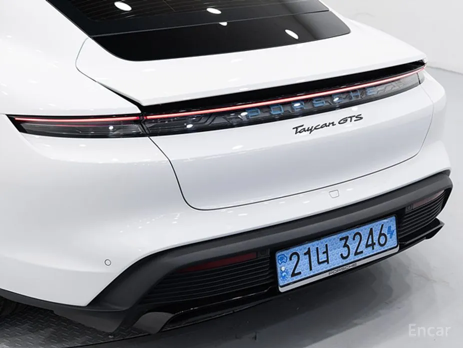 Фото 12 - Porsche Taycan