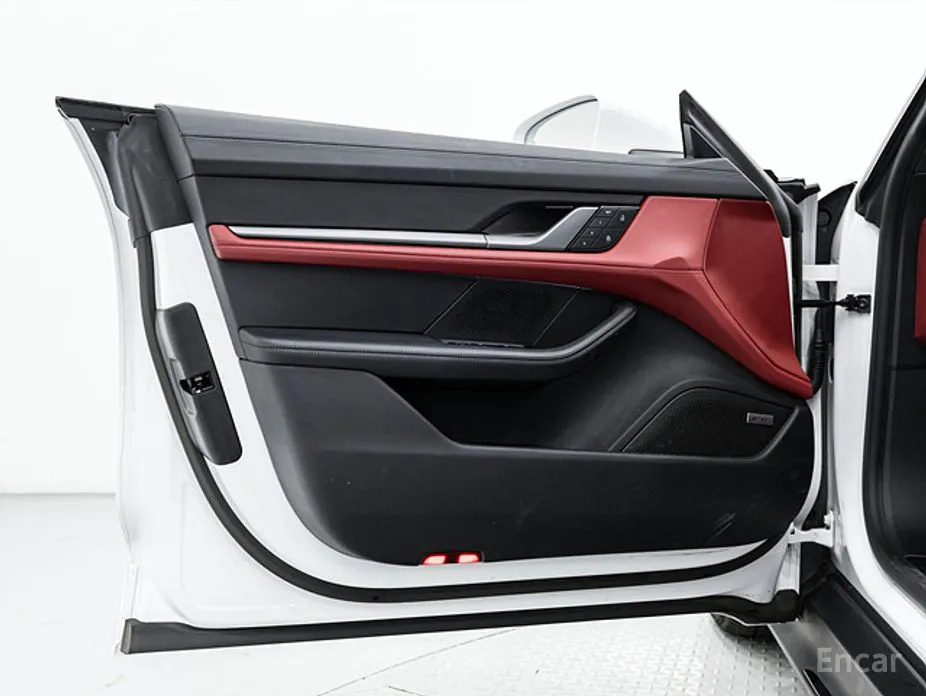 Фото 15 - Porsche Taycan