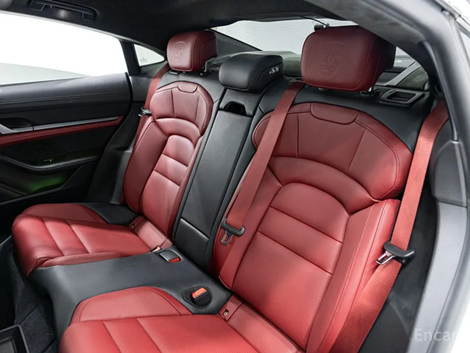 Фото 16 - Porsche Taycan