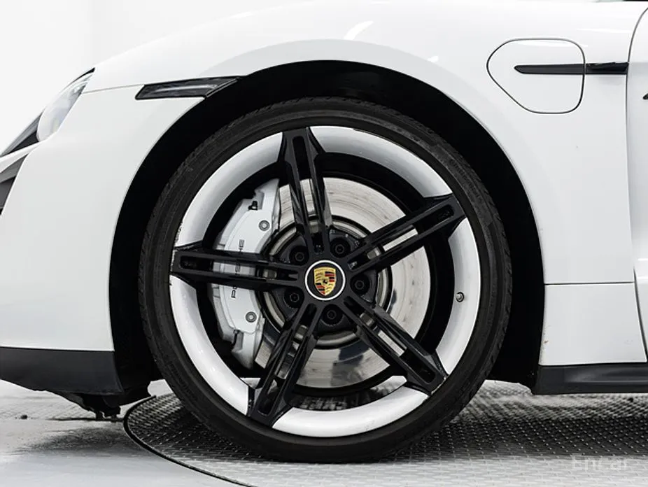 Фото 5 - Porsche Taycan