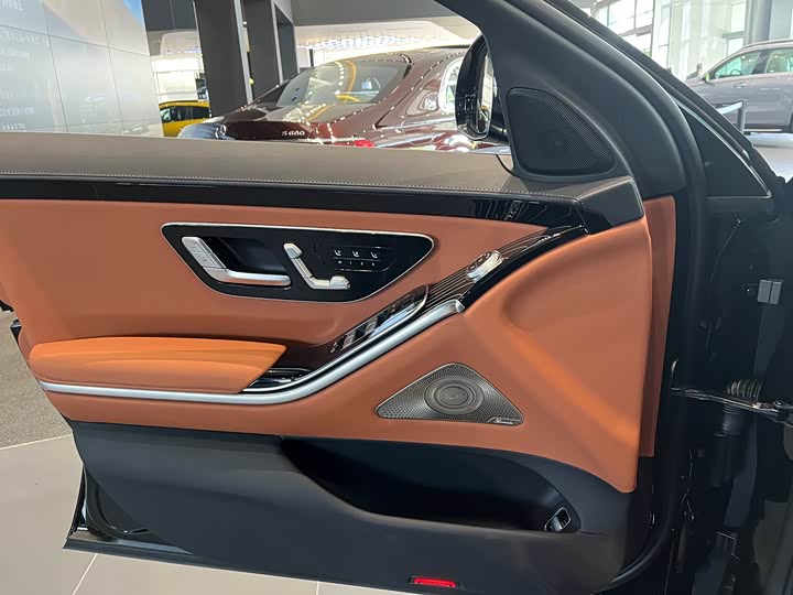 Фото 8 - Mercedes-Benz S-Class