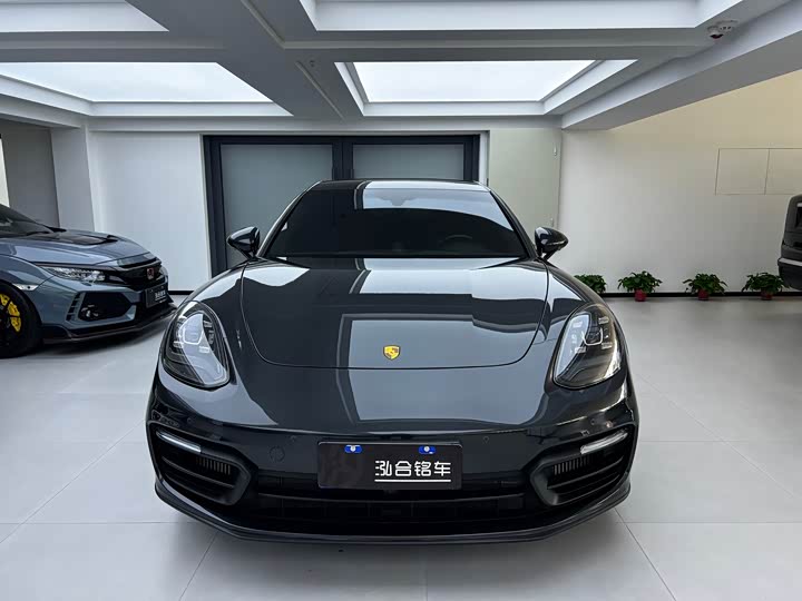 Фото 2 - Porsche Panamera