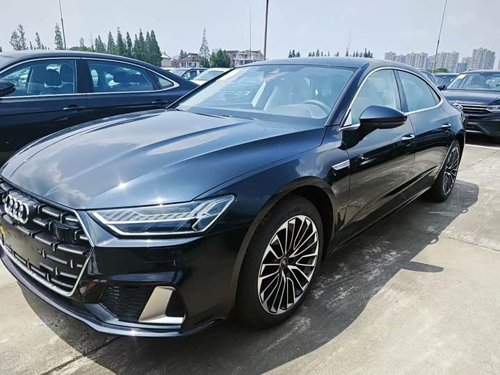 Фото 1 - Audi A7L