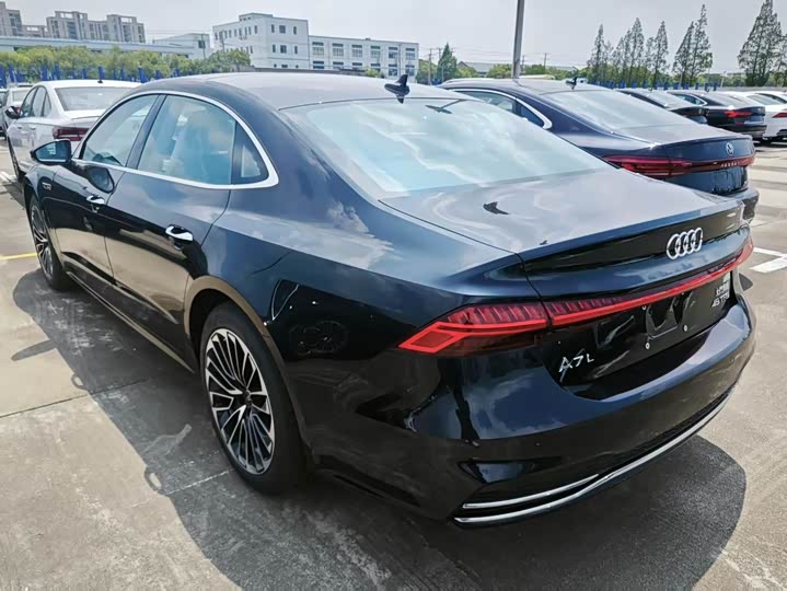 Фото 3 - Audi A7L