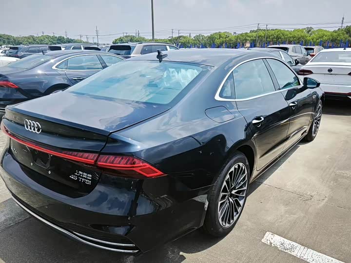 Фото 4 - Audi A7L