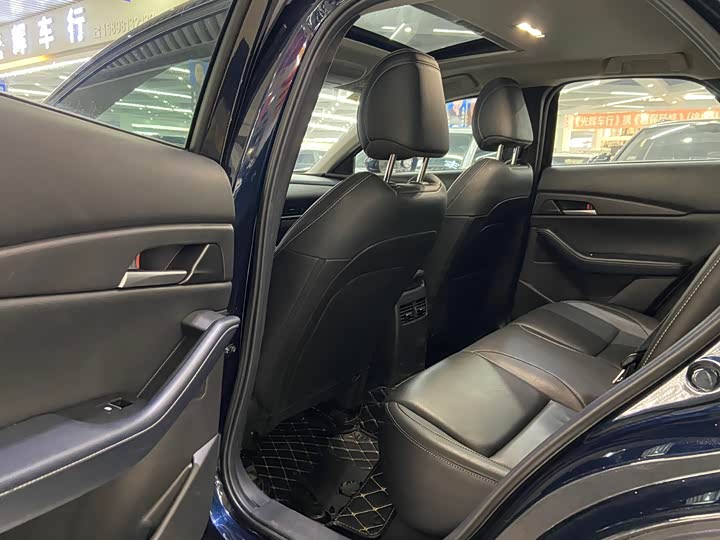 Фото 8 - Mazda CX-30