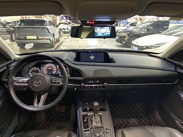 Фото 9 - Mazda CX-30