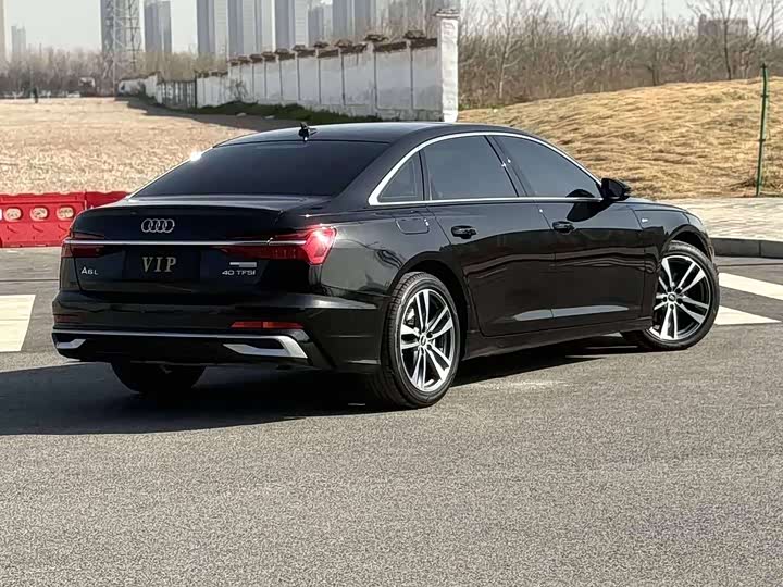 Фото 7 - Audi A6L