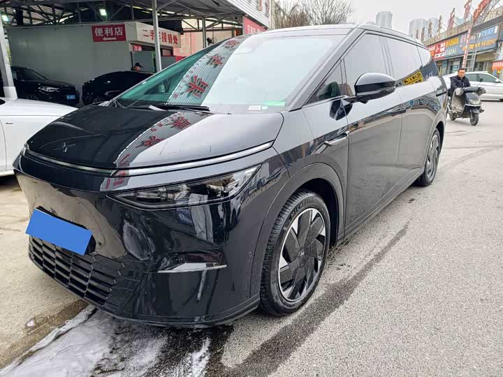 Фото 2 - XPeng X9