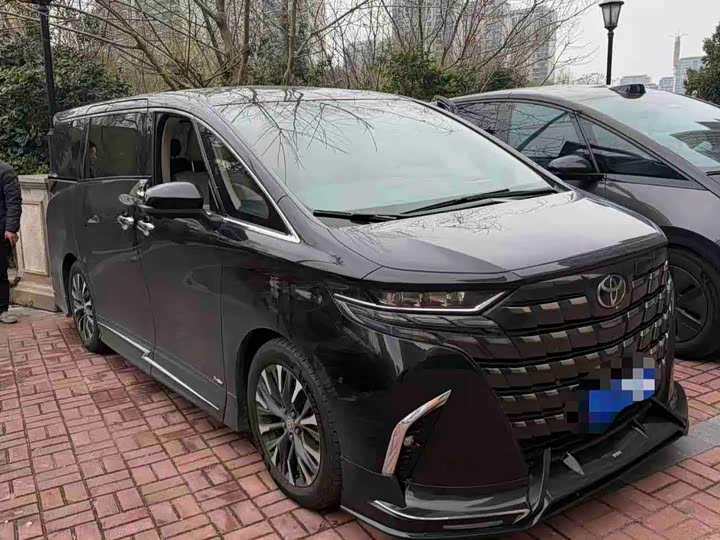 Фото 1 - Toyota Alphard