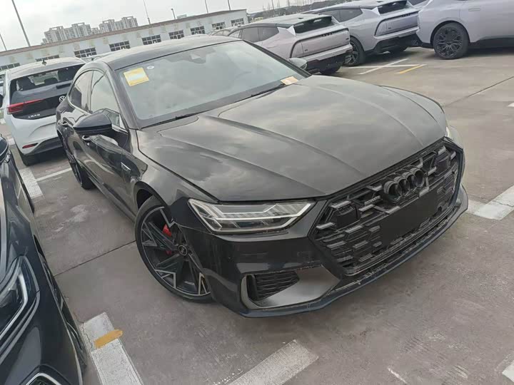 Фото 2 - Audi A7L