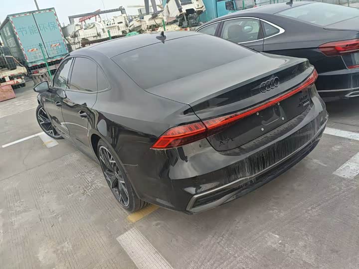 Фото 3 - Audi A7L