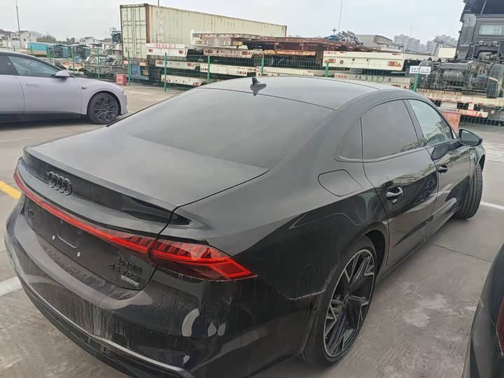 Фото 4 - Audi A7L