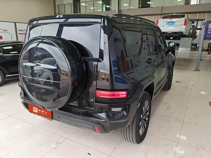 Photo 3 - Tank 700 Hybrid