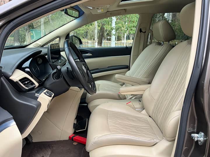 Фото 8 - Buick GL8 ES