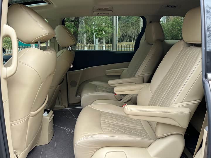 Фото 9 - Buick GL8 ES