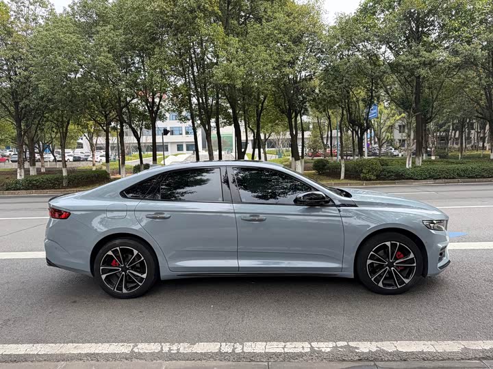 Фото 4 - Geely Preface