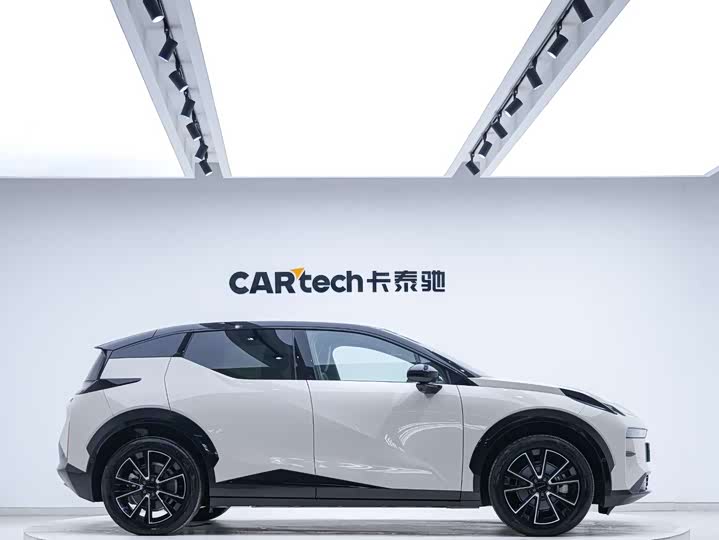 Фото 2 - Zeekr X