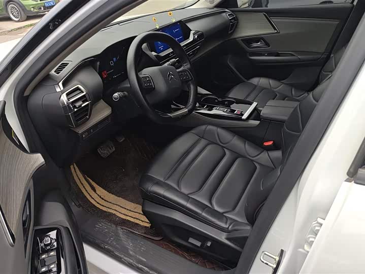 Фото 9 - Citroen C5 X