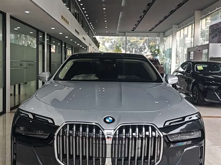 Фото 1 - BMW 7 Series