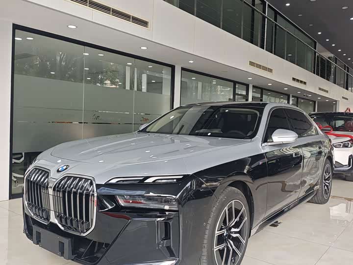 Фото 2 - BMW 7 Series