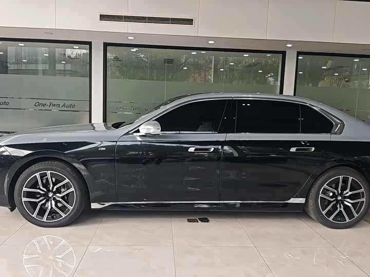 Фото 4 - BMW 7 Series