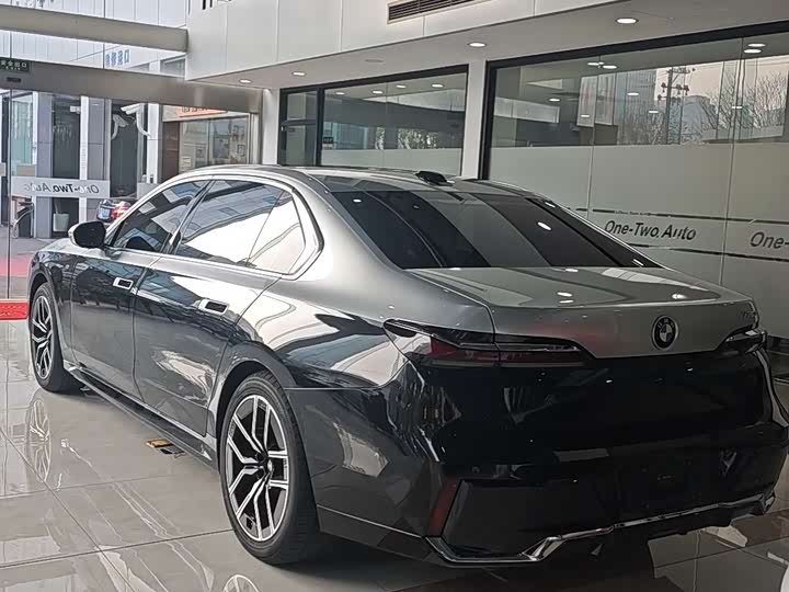 Фото 5 - BMW 7 Series