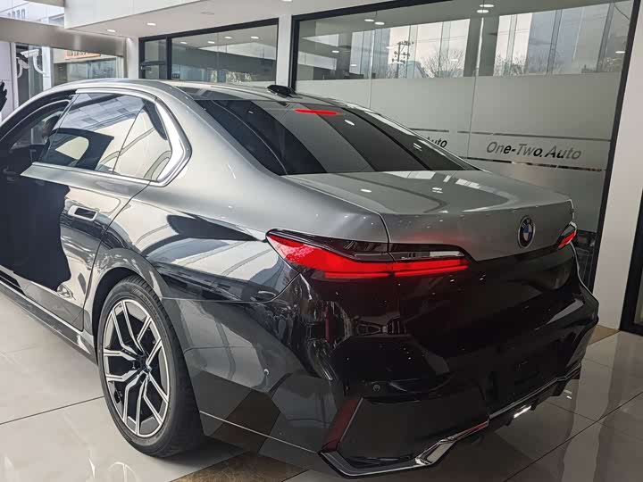 Фото 6 - BMW 7 Series