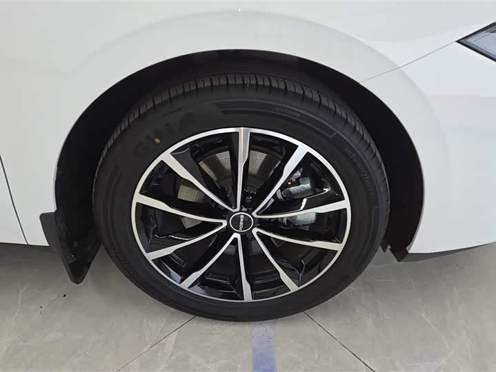 Фото 6 - Roewe D7