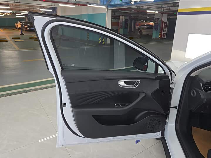 Фото 7 - Roewe D7