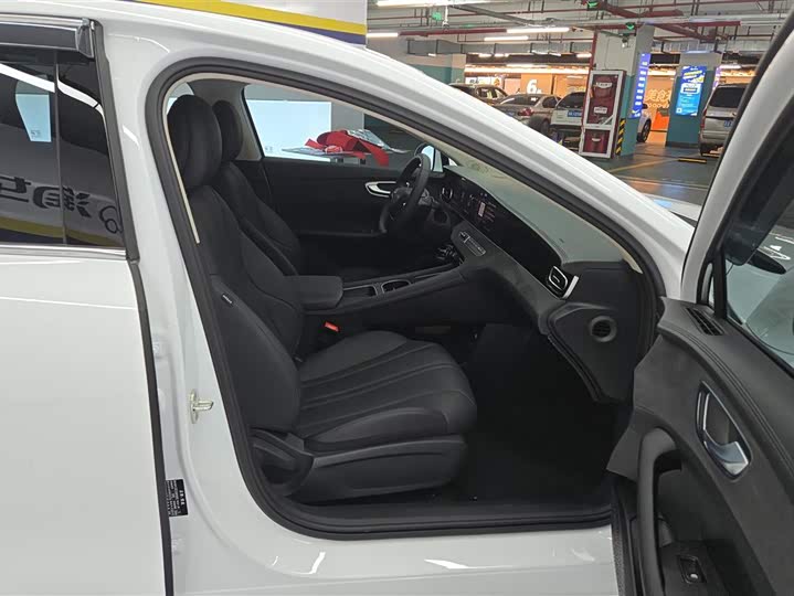 Фото 8 - Roewe D7