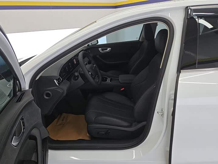 Фото 9 - Roewe D7