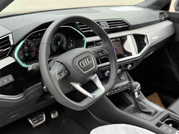 Photo 6 - Audi Q3