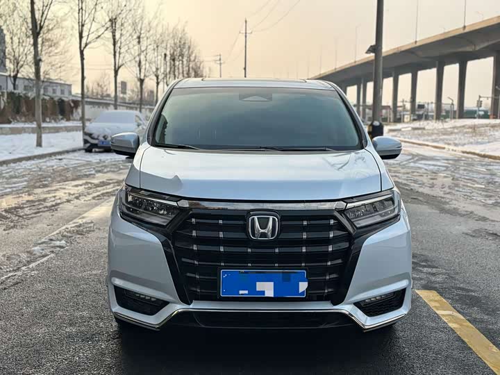 Фото 1 - Honda Elysion