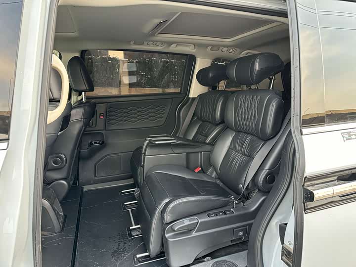 Фото 6 - Honda Elysion