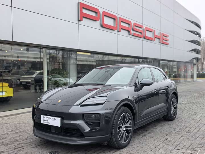 Фото 1 - Porsche Macan EV
