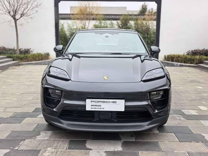 Фото 3 - Porsche Macan EV