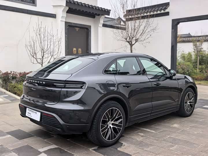 Фото 7 - Porsche Macan EV