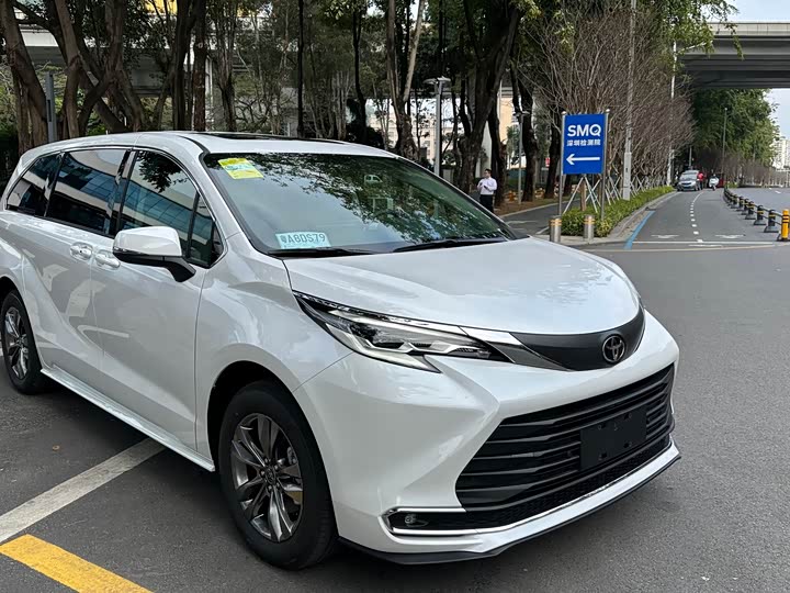 Фото 3 - Toyota Sienna