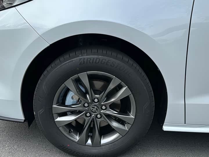 Фото 4 - Toyota Sienna