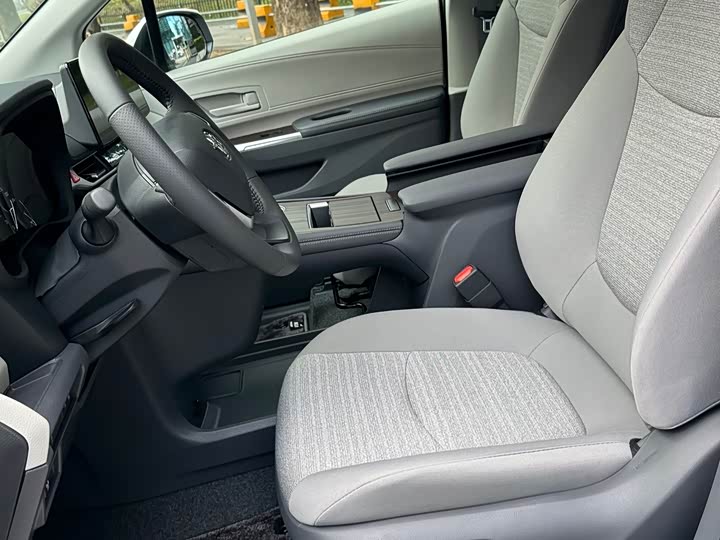 Фото 5 - Toyota Sienna