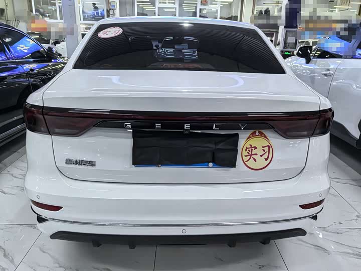 Фото 5 - Geely Emgrand